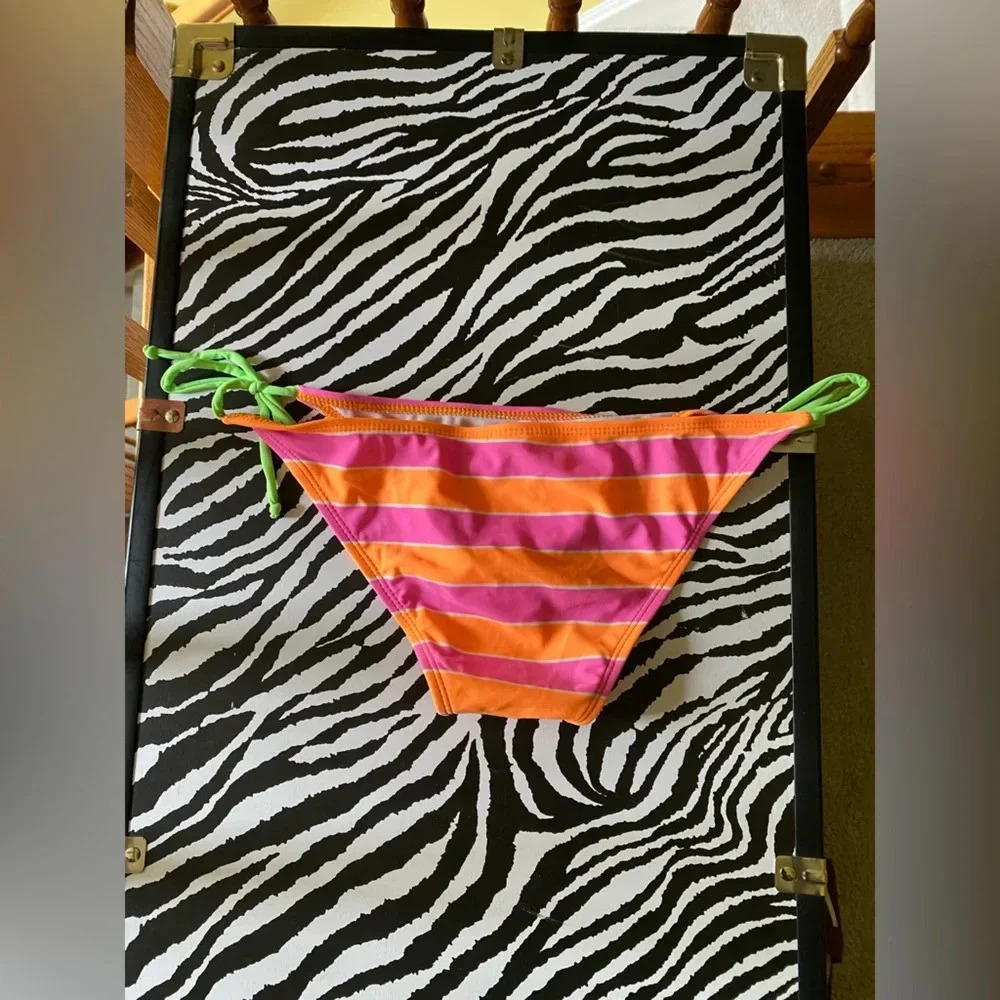 Sanrio Hello Kitty bikini bottoms - Picture 3 of 3